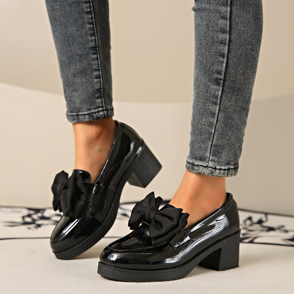 Zapatos de tacón de talla grande con lazo de moda para mujer. Consulta la tabla de tallas en "más detalles".