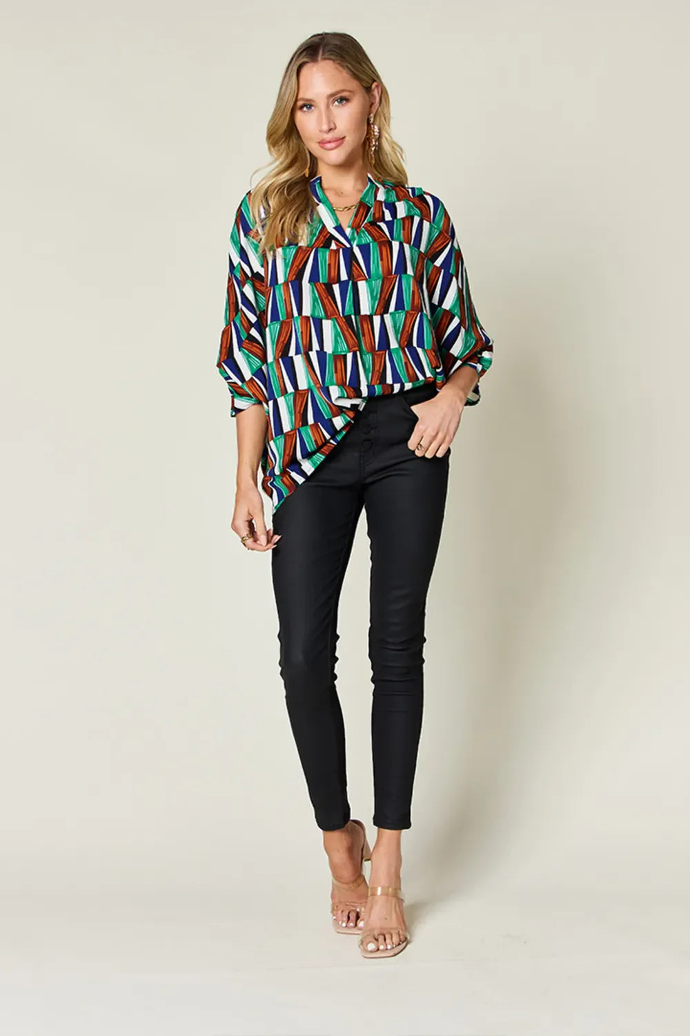 Top de manga dolman con muescas y estampado geométrico "Double Take" de talla grande