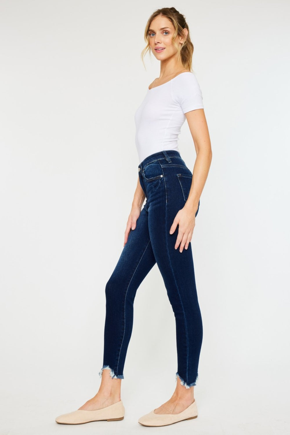 Jeans ajustados Kancan de tiro alto con dobladillo deshilachado hasta el tobillo, talla completa