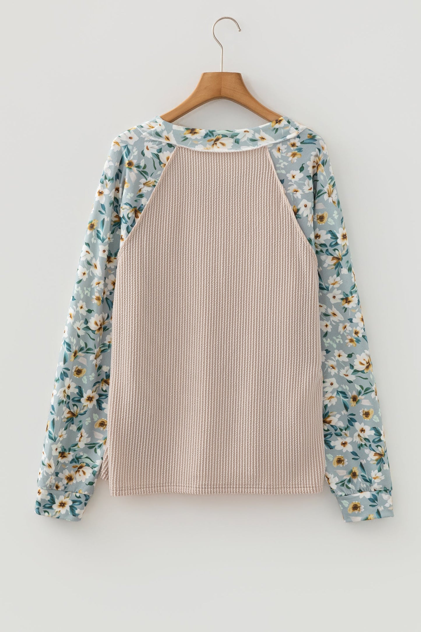 Camisa de manga larga con diseño floral acanalado en contraste y retazos Parchment Twist
