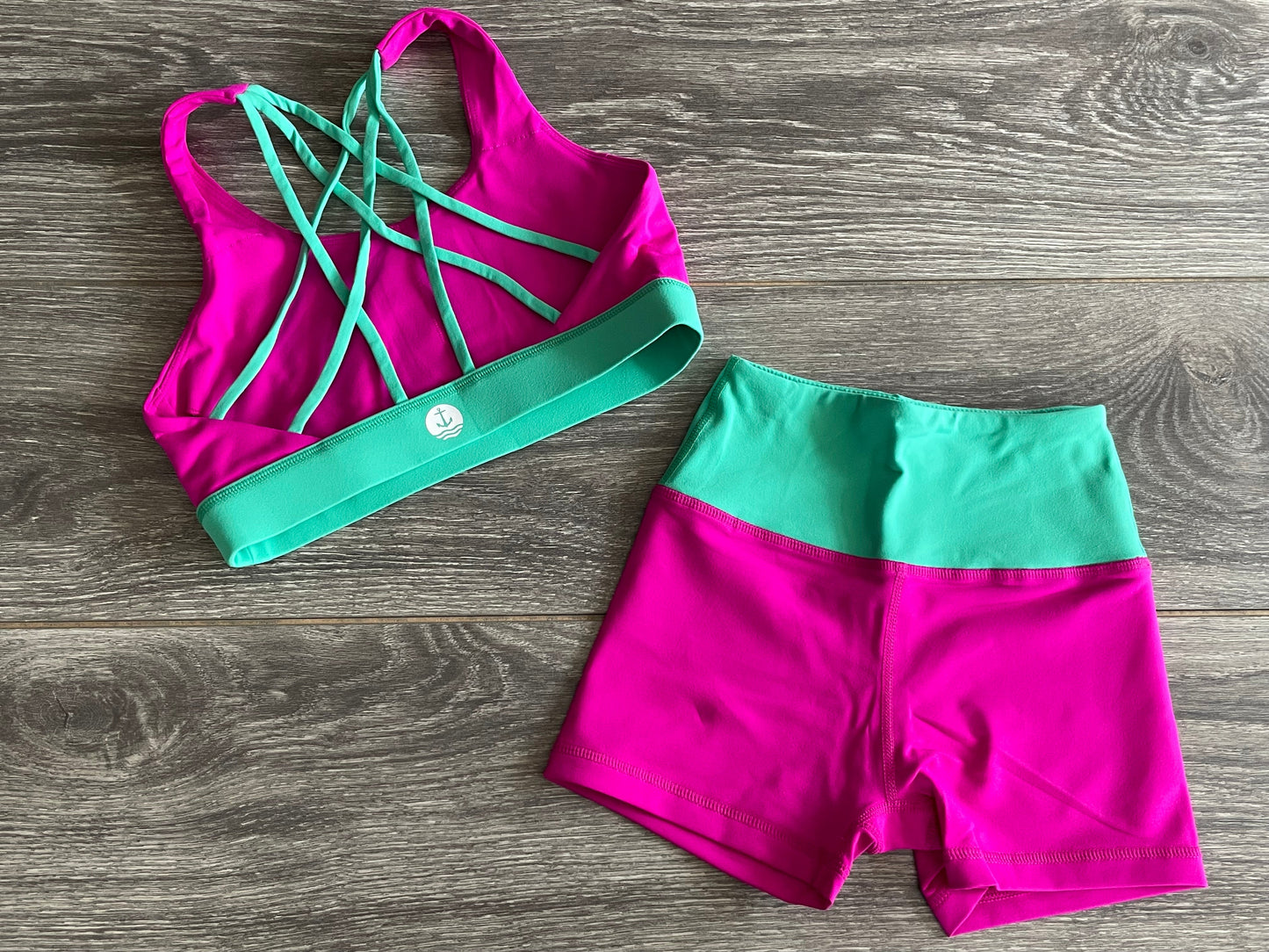 Conjunto Horizon Flare - Top y shorts