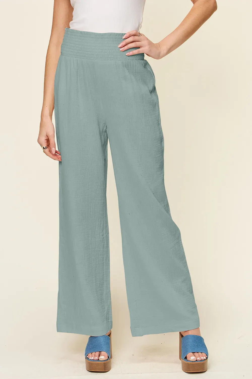Pantalones anchos con cintura smock y textura de Double Take
