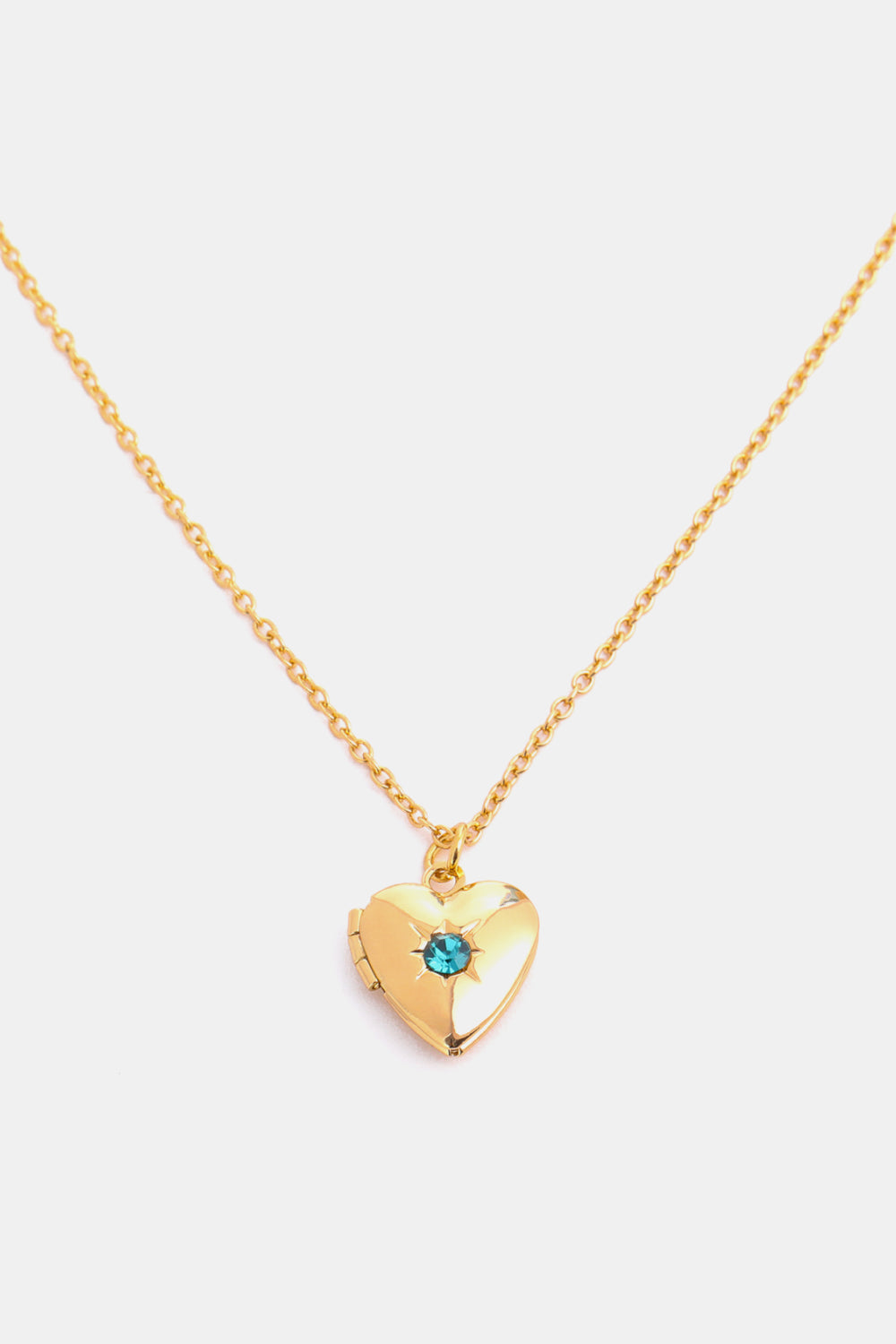 Collar con colgante de circonita en forma de corazón y chapado en oro de 14 quilates