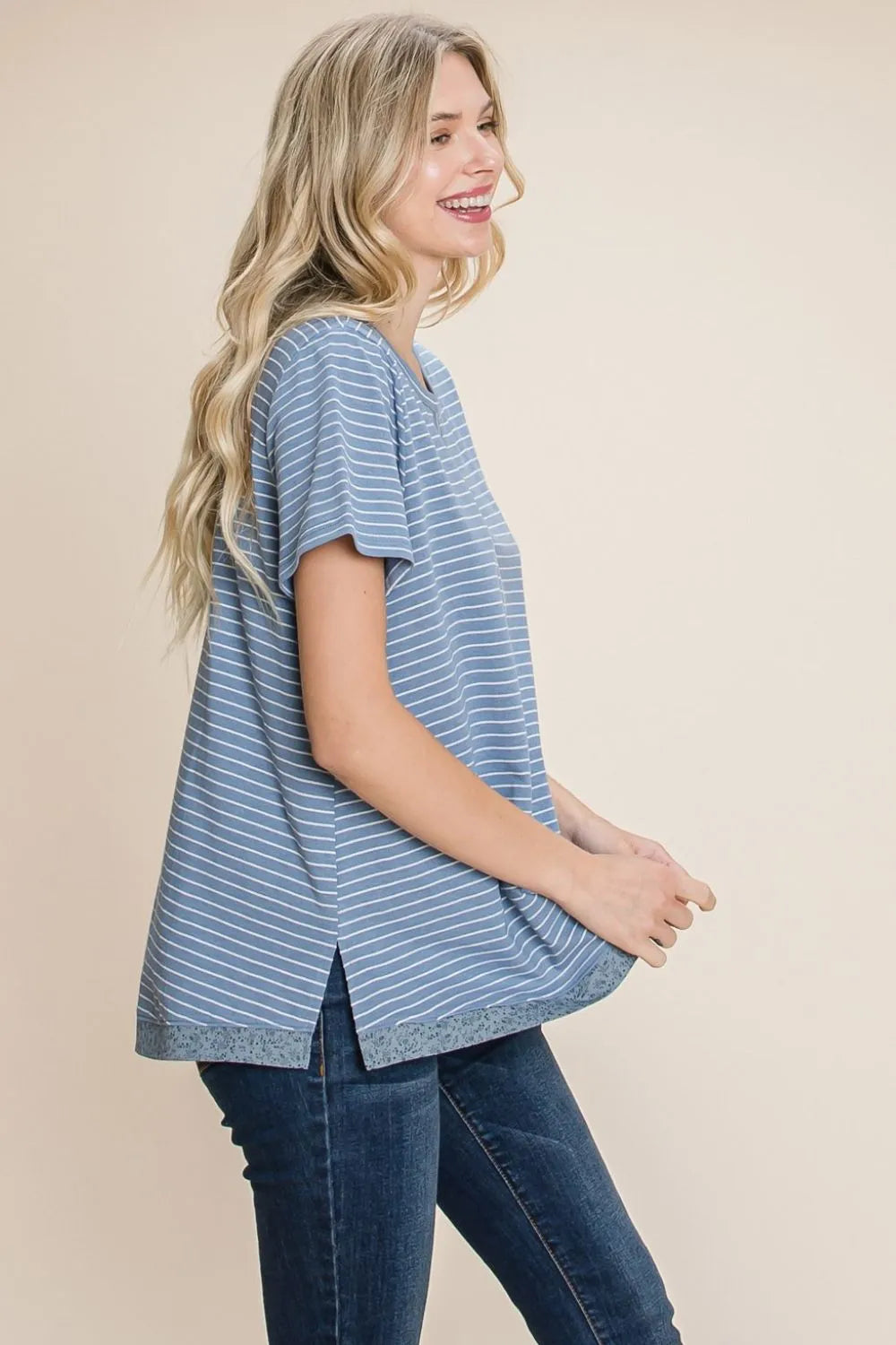 Camiseta de manga corta con muesca y rayas verticales Cotton Bleu by Nu Lab