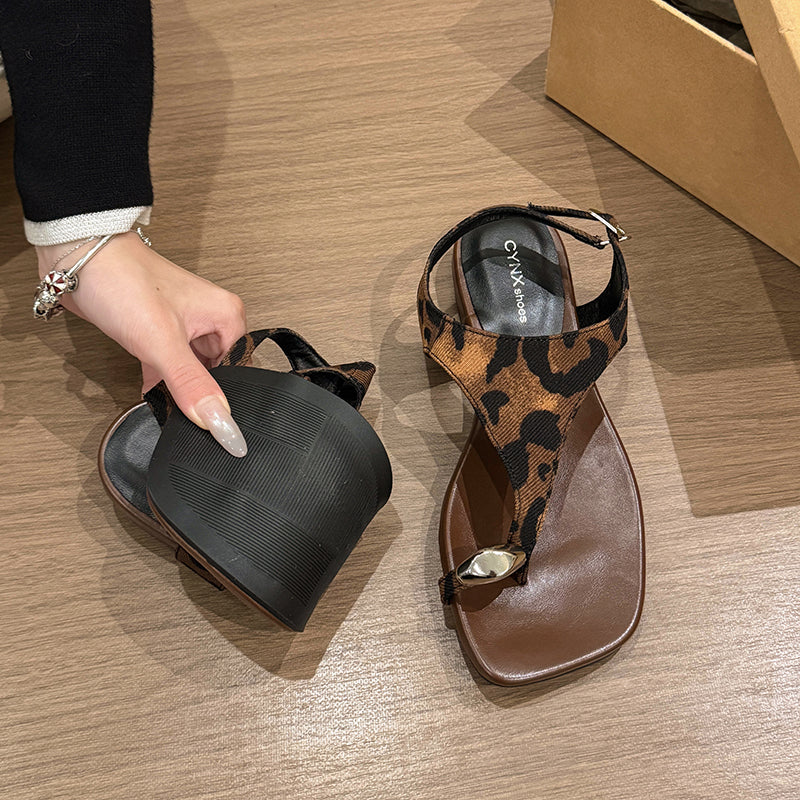 French Style Thick Sole Metal Buckle Thong Sandals Women Summer 2026 New Fairy Style Square Toe Roman Shoes For Dresses
