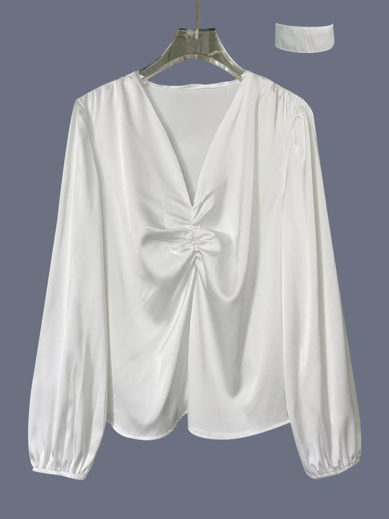 Blusa de manga larga fruncida con cuello en V