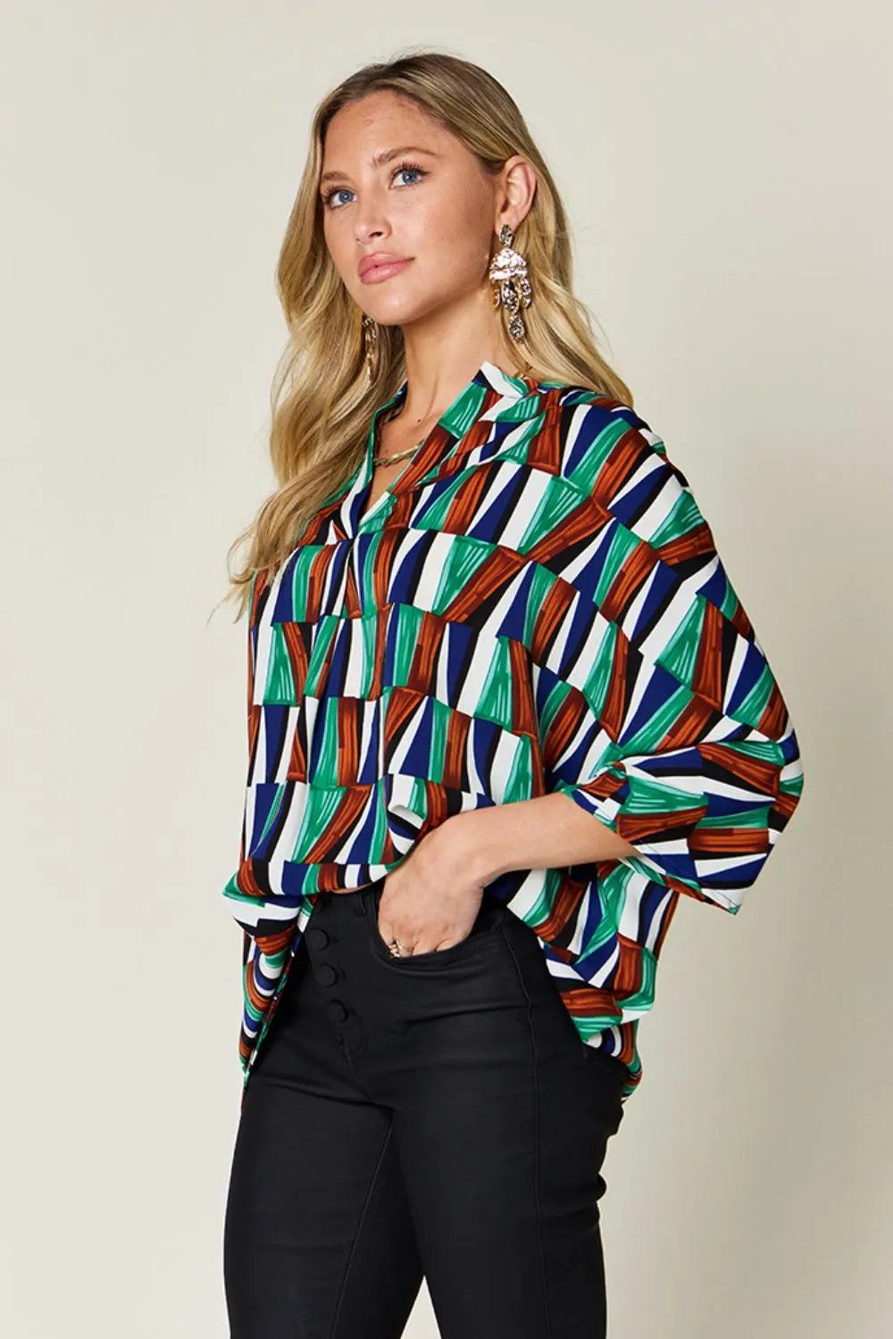 Top de manga dolman con muescas y estampado geométrico "Double Take" de talla grande