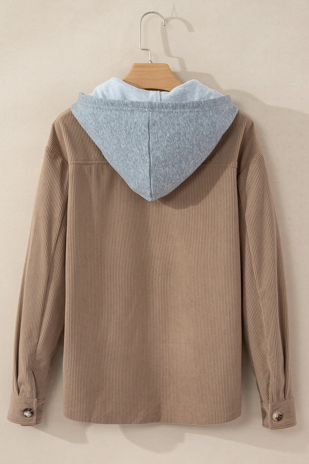 Chaqueta camisa de pana con capucha, cordón ajustable y bolsillos, color caqui claro