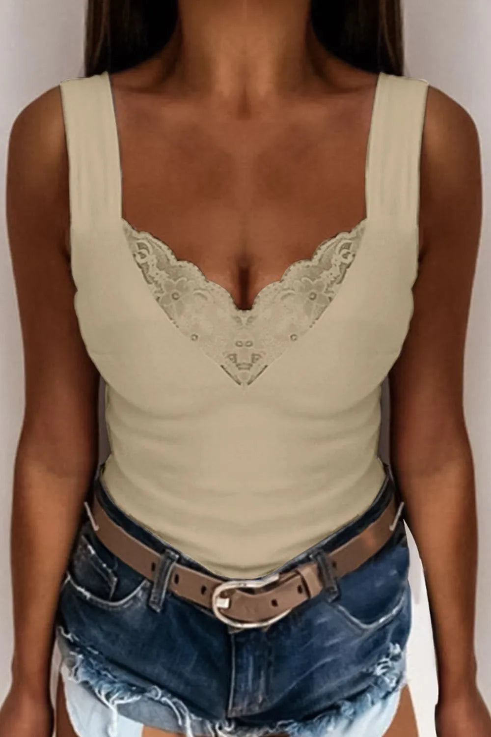 Camiseta de tirantes con cuello de pico y encaje de talla grande