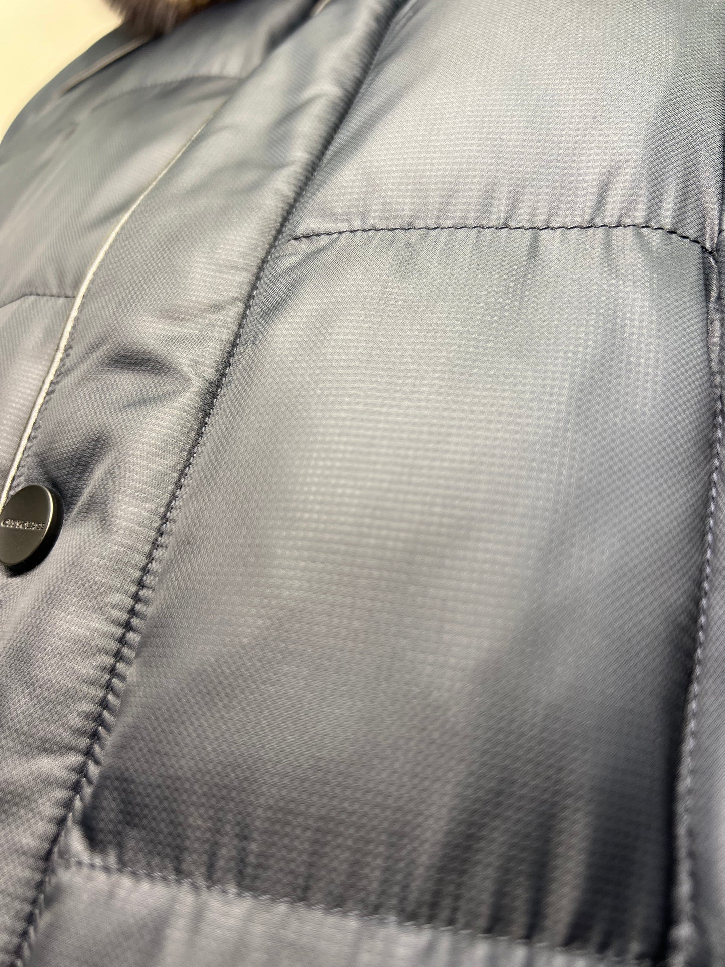 Chaqueta acolchada con aislamiento Sorona® y ribete de piel auténtica