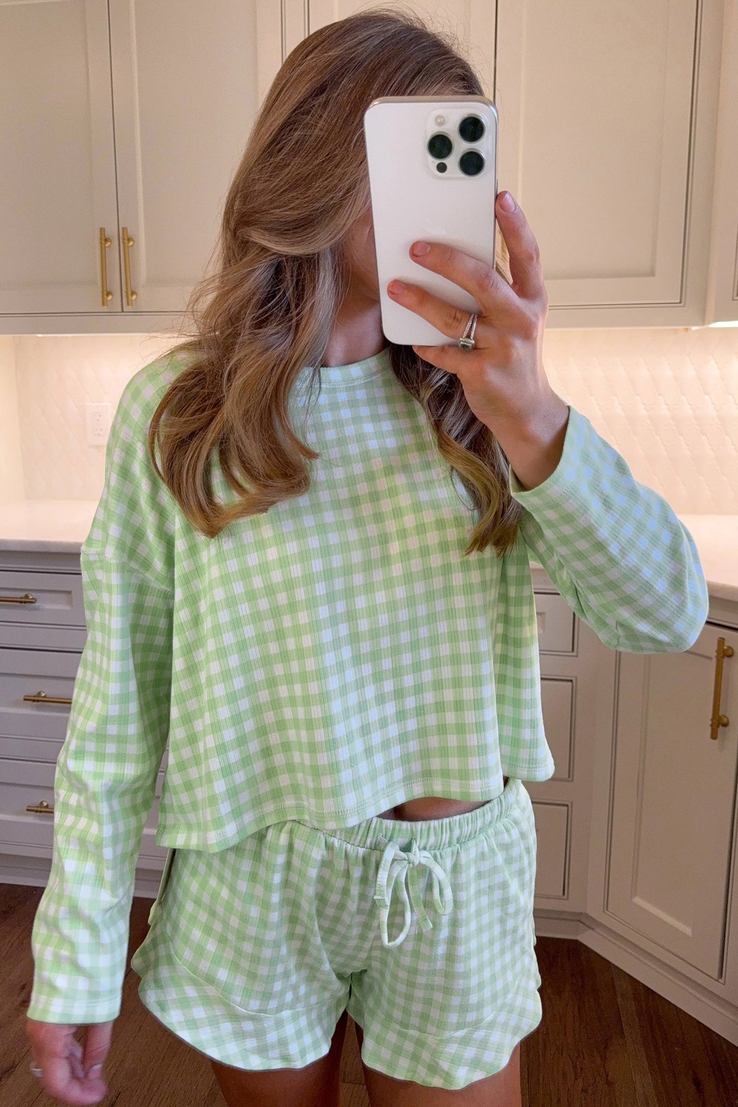 Conjunto de salón de 2 piezas: top de manga larga suelto de cuadros verdes y shorts con cordón