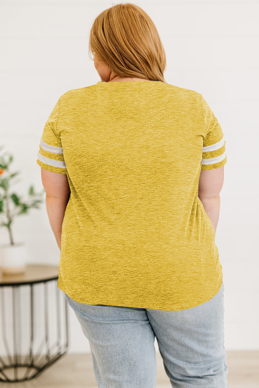 Camiseta de talla grande con cuello de pico a rayas. Consulta la tabla de tallas en "más detalles"