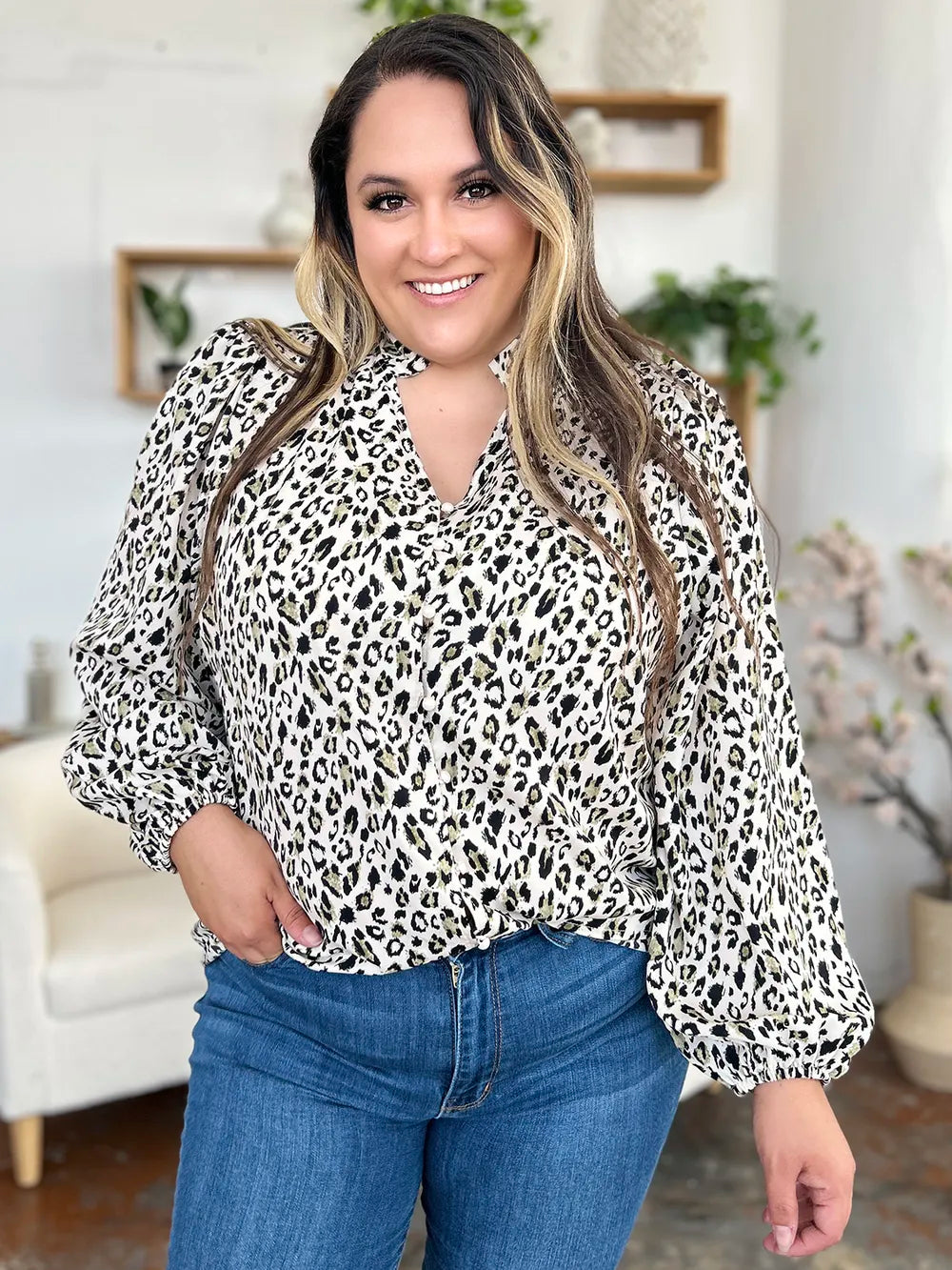 Blusa de manga larga con estampado de leopardo Double Take talla completa