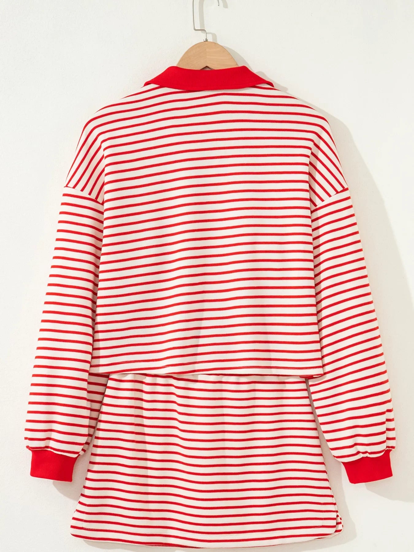 Conjunto de dos piezas de jersey de punto con cuello en V a rayas, hombros caídos y falda pantalón