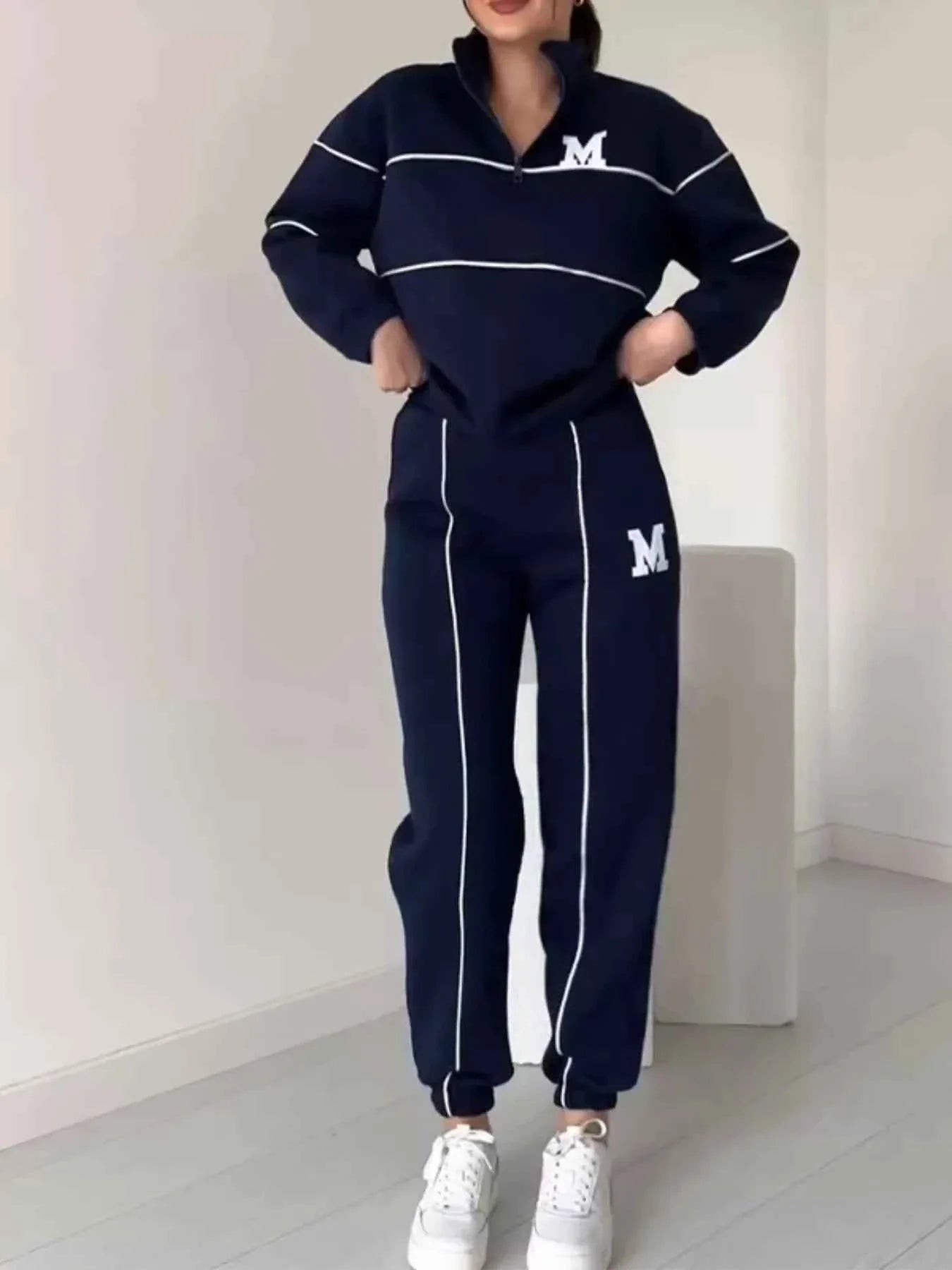 Conjunto de pantalón y top de rayas con cremallera hasta el pecho de talla grande