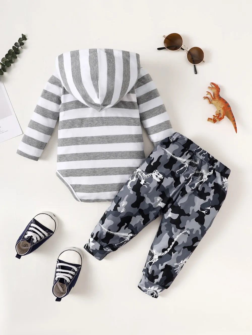 Conjunto de body con capucha a rayas y pantalón de camuflaje para bebé y niña pequeña