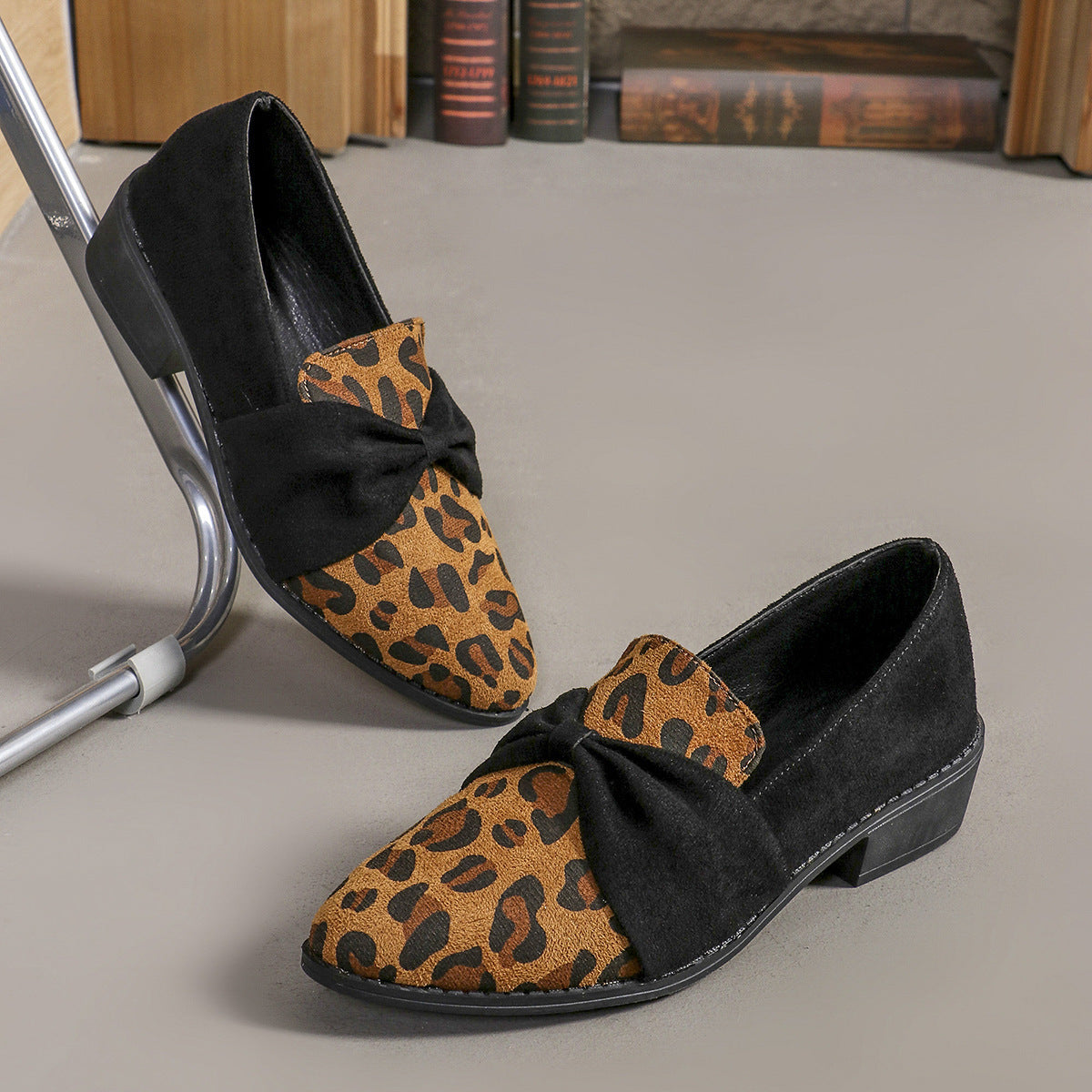 Zapatos de tacón de leopardo para mujer