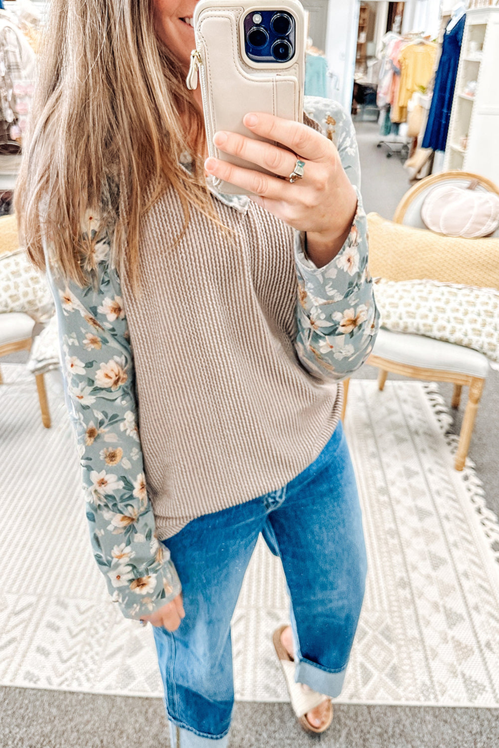 Camisa de manga larga con diseño floral acanalado en contraste y retazos Parchment Twist