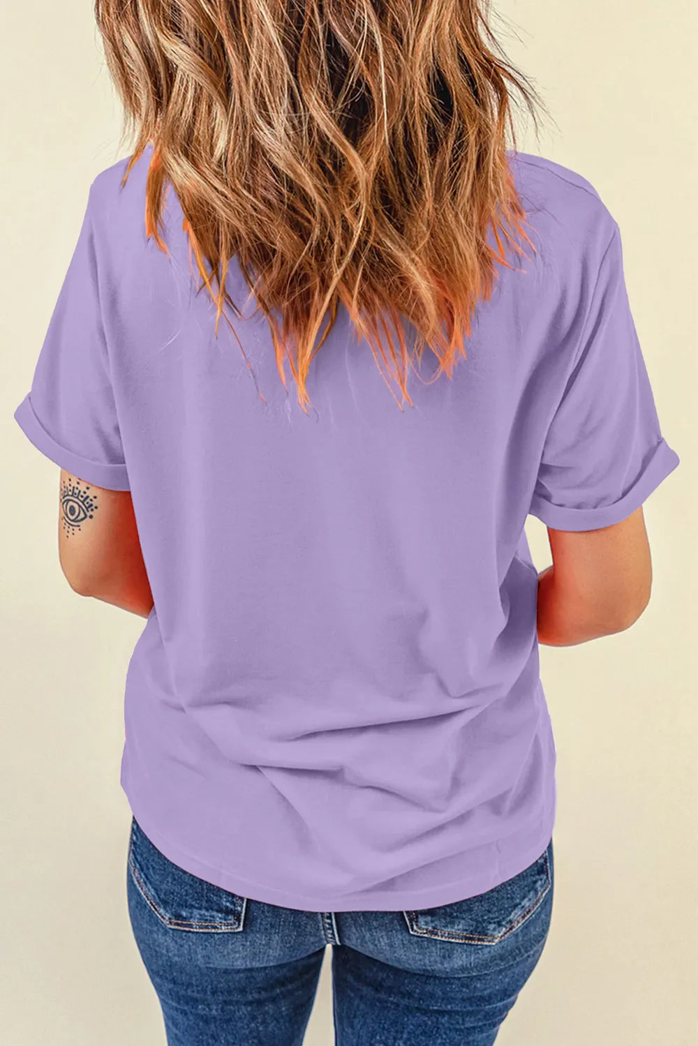 Camiseta de manga corta con cuello redondo y estampado de lazo