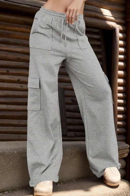 Pantalones deportivos con cordón y bolsillos
