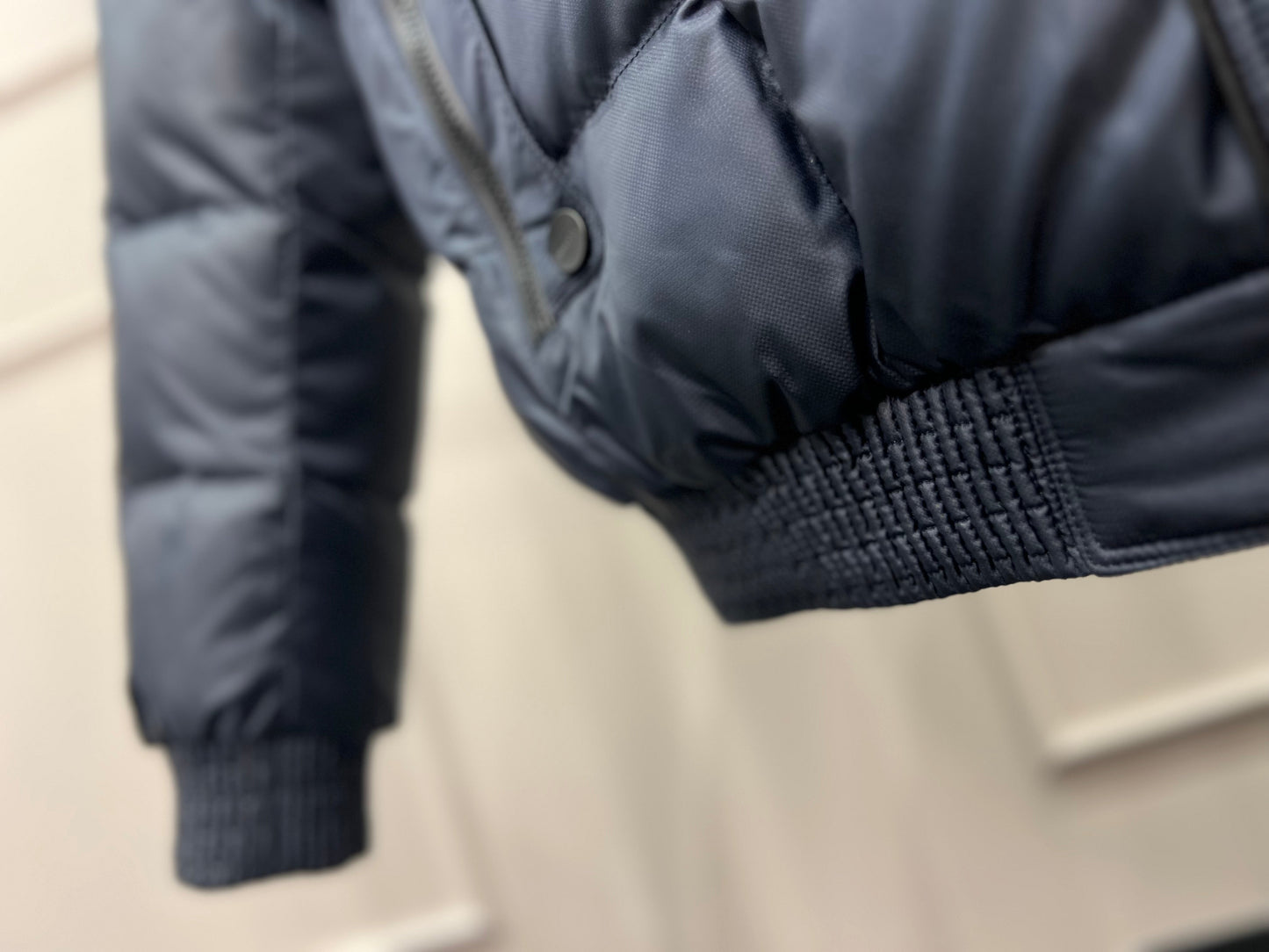 Chaqueta acolchada con aislamiento Sorona® y ribete de piel auténtica