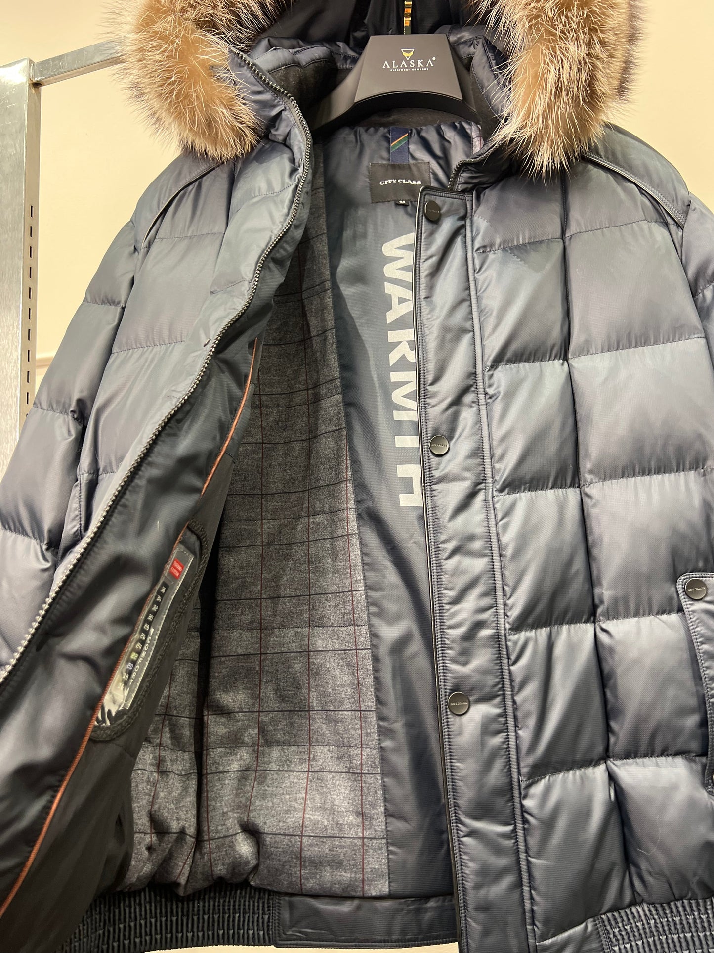 Chaqueta acolchada con aislamiento Sorona® y ribete de piel auténtica