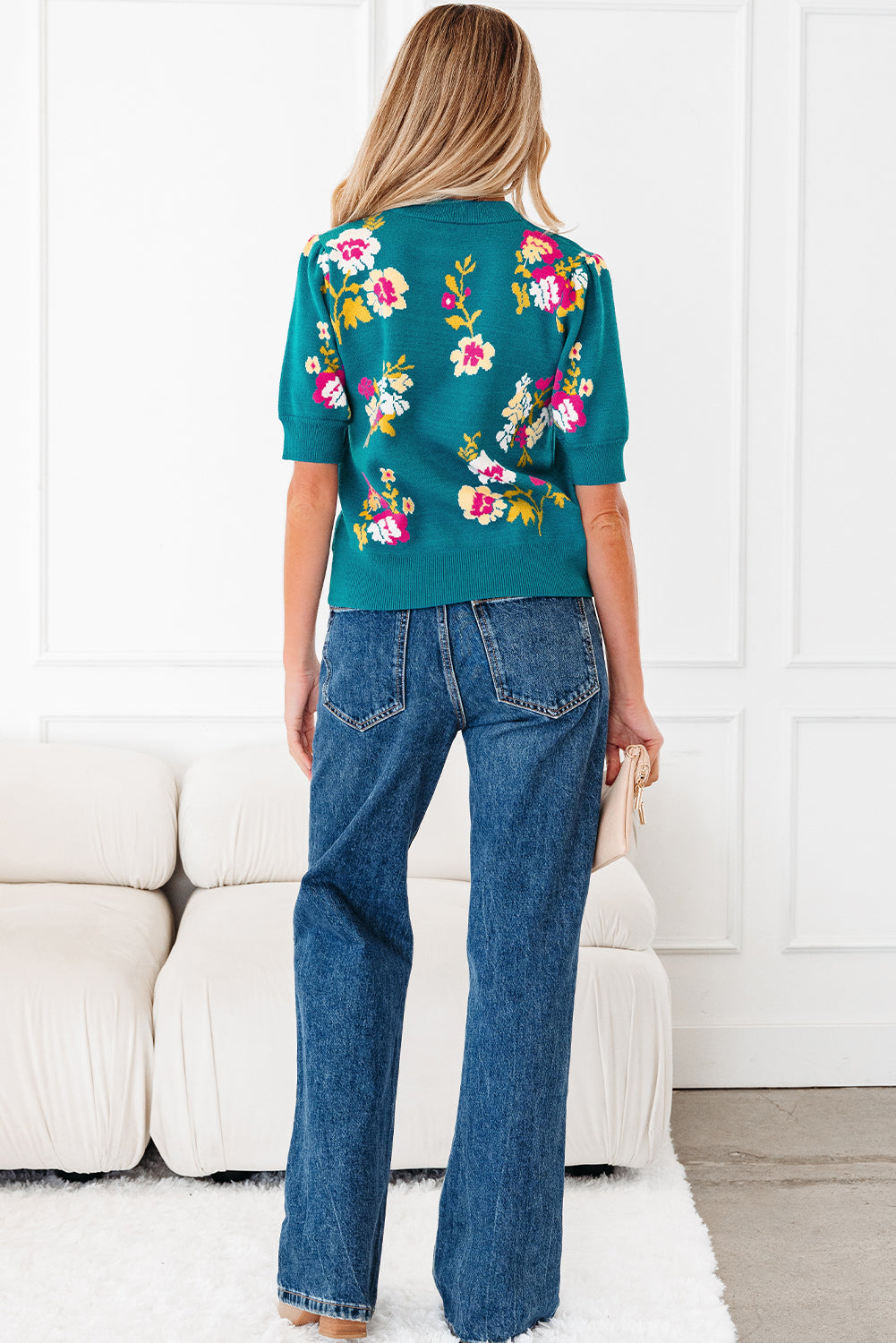 Camiseta de punto de manga corta con cuello alto y estampado de flores azules