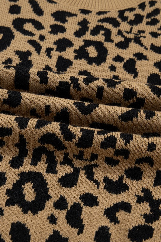 Suéter con cuello redondo, ribete acanalado y hombros caídos con estampado de leopardo
