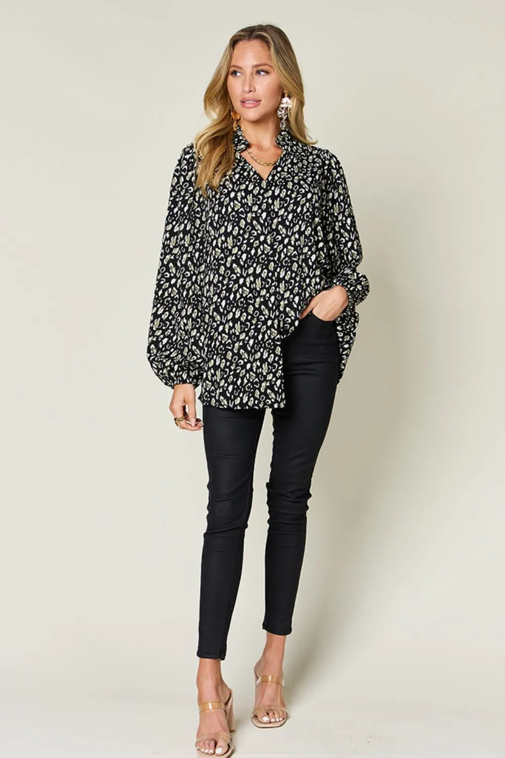 Blusa de manga larga con estampado de leopardo Double Take talla completa