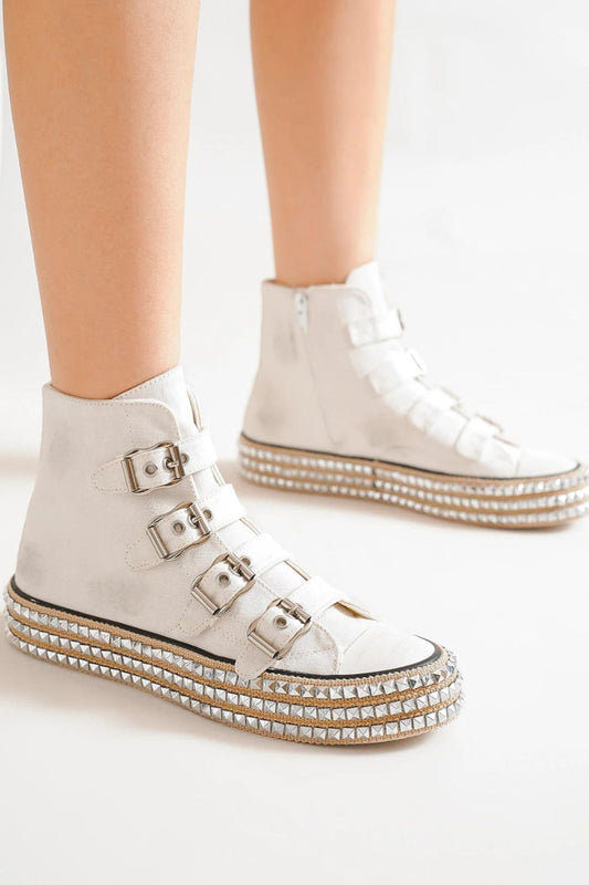 Zapatillas de Plataforma con Tachuelas y Correas de Hebillas Múltiples Beast Fashion