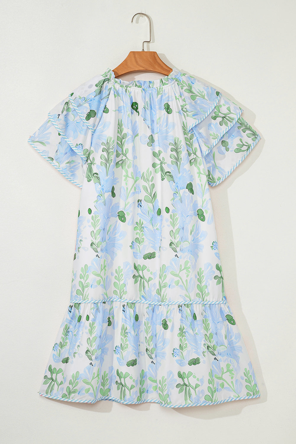 Minivestido de manga corta con capas y ribete en contraste floral azul cielo