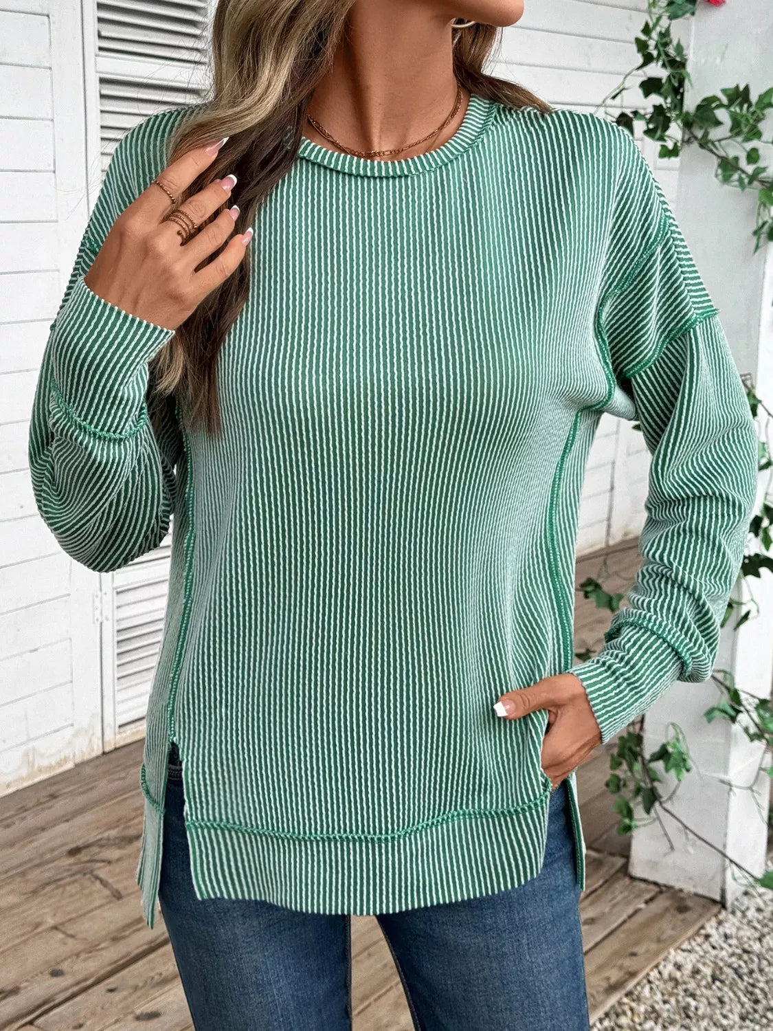 Sudadera de cuello redondo con aberturas laterales