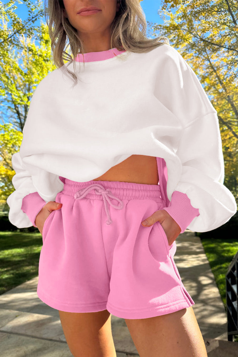 Conjunto de sudadera color block rosa fresa y shorts con cordón