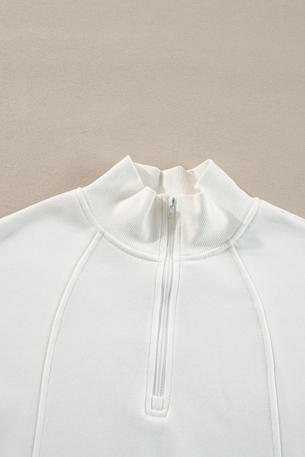 Sudadera lisa fucsia con cremallera y cuello, hombros caídos