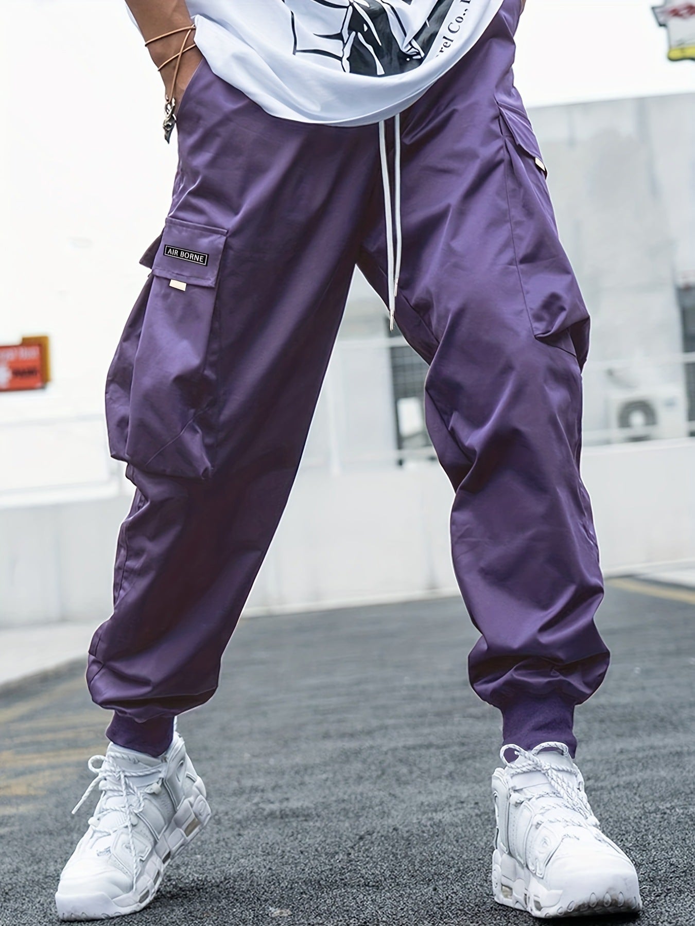 Pantalones cargo de hombre con múltiples bolsillos y cordón