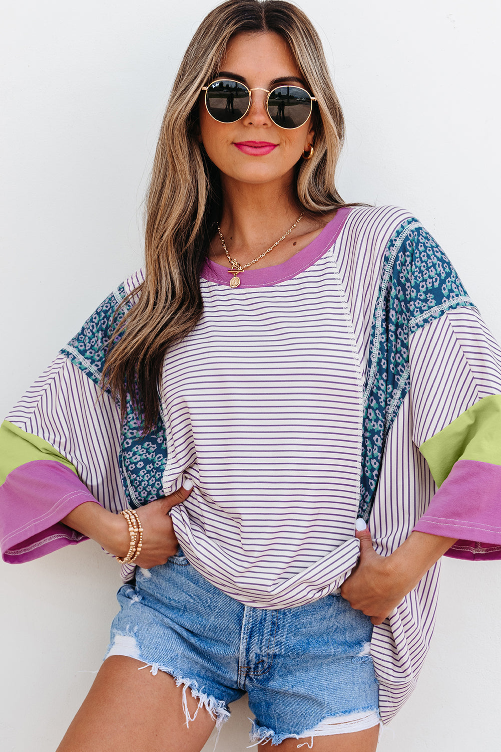 Blusa de manga tres cuartos con bloques de color florales a rayas moradas y parches con bordes sin rematar