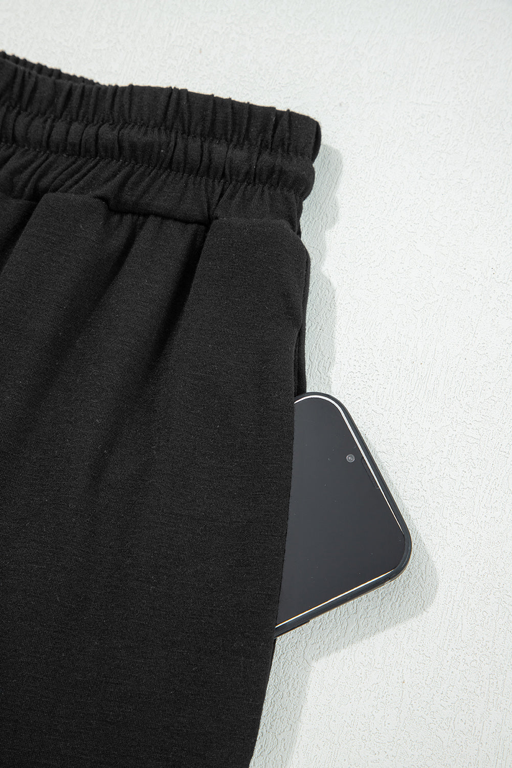 Conjunto de cárdigan con capucha y pantalones de salón con ribetes en contraste negros
