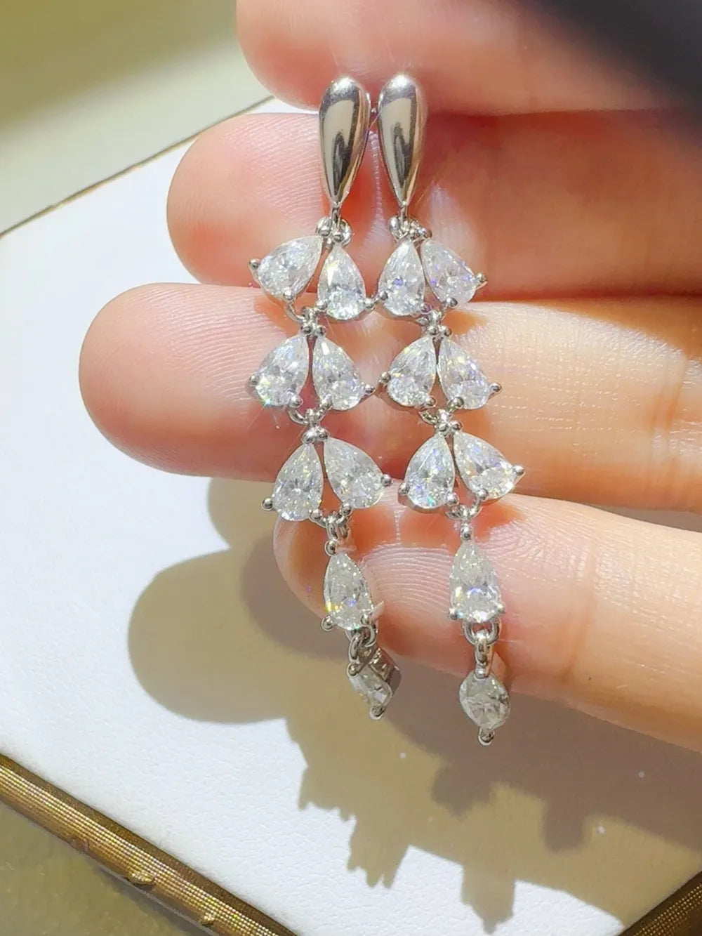Pendientes de barra de plata de ley 925 con moissanita de 6 quilates