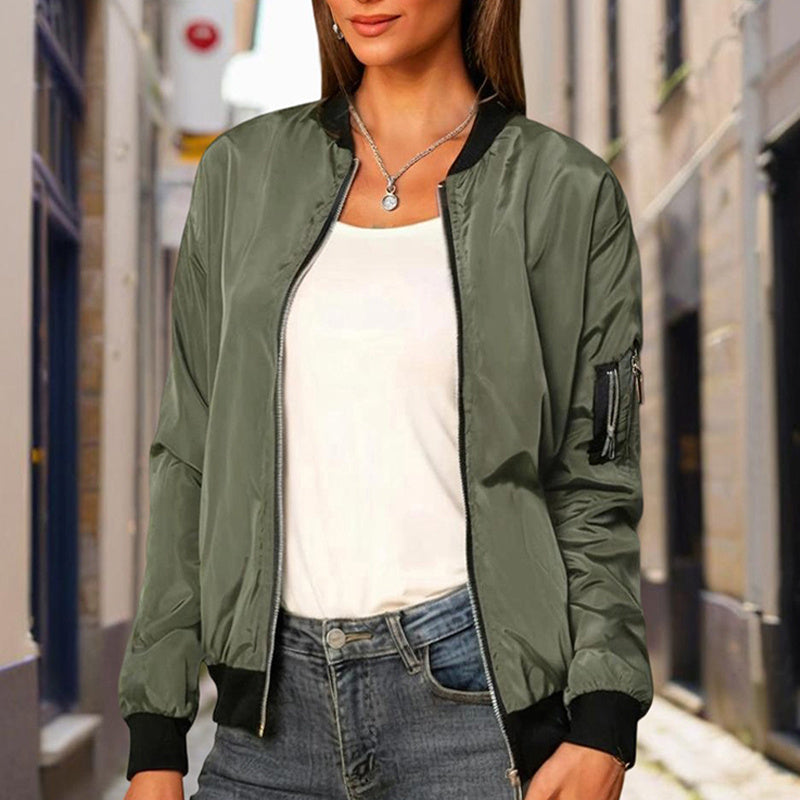 Chaqueta con cremallera, cuello alto y bloques de color, estilo minimalista