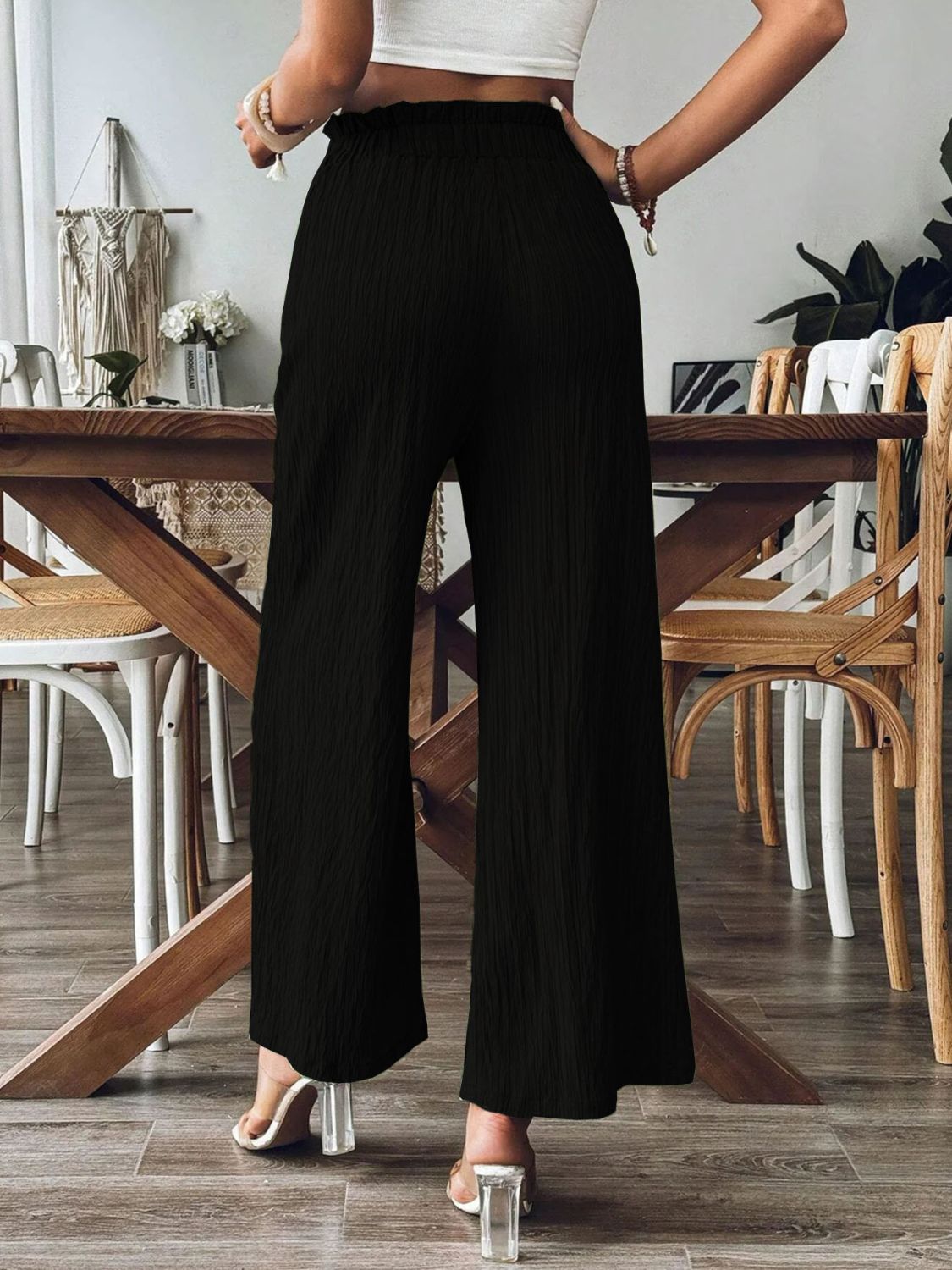 Pantalones de pernera ancha con cintura elástica y bolsillos