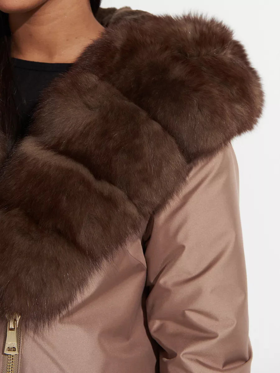Chaqueta de plumón de conejo con ribete de piel auténtica de zorro polar
