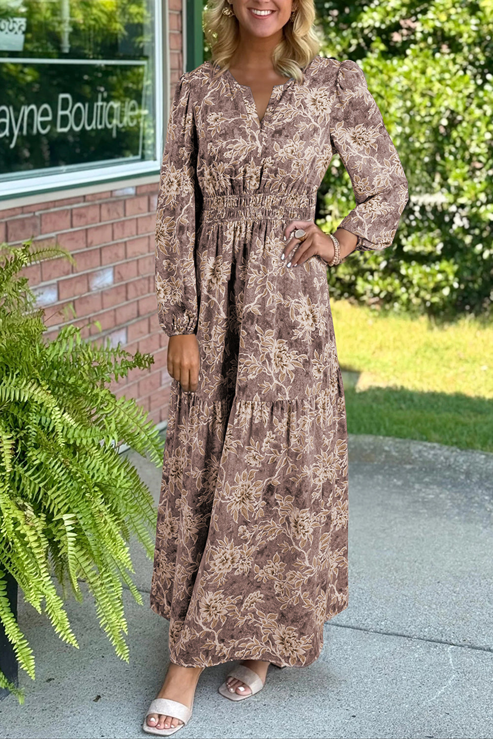 Vestido Maxi Marrón con Estampado Floral Fruncido de Cintura Alta y Manga Larga