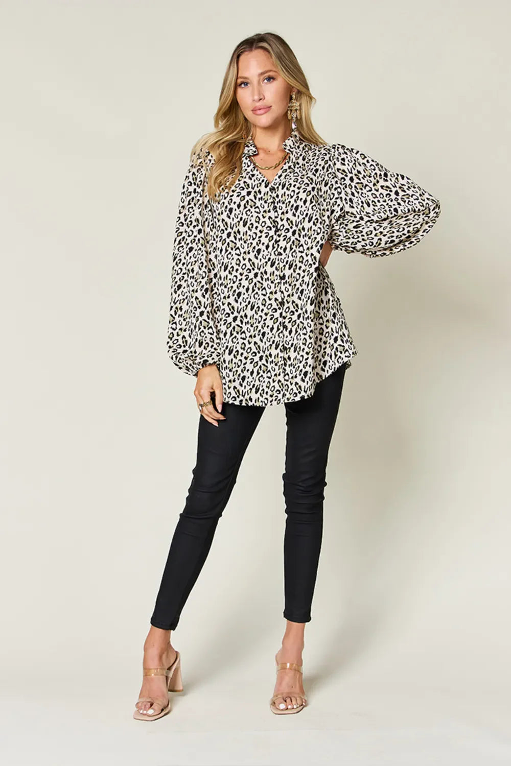 Blusa de manga larga con estampado de leopardo Double Take talla completa