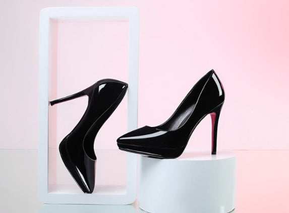 Tacones de aguja con punta. Consulte la tabla de tallas en "más detalles".