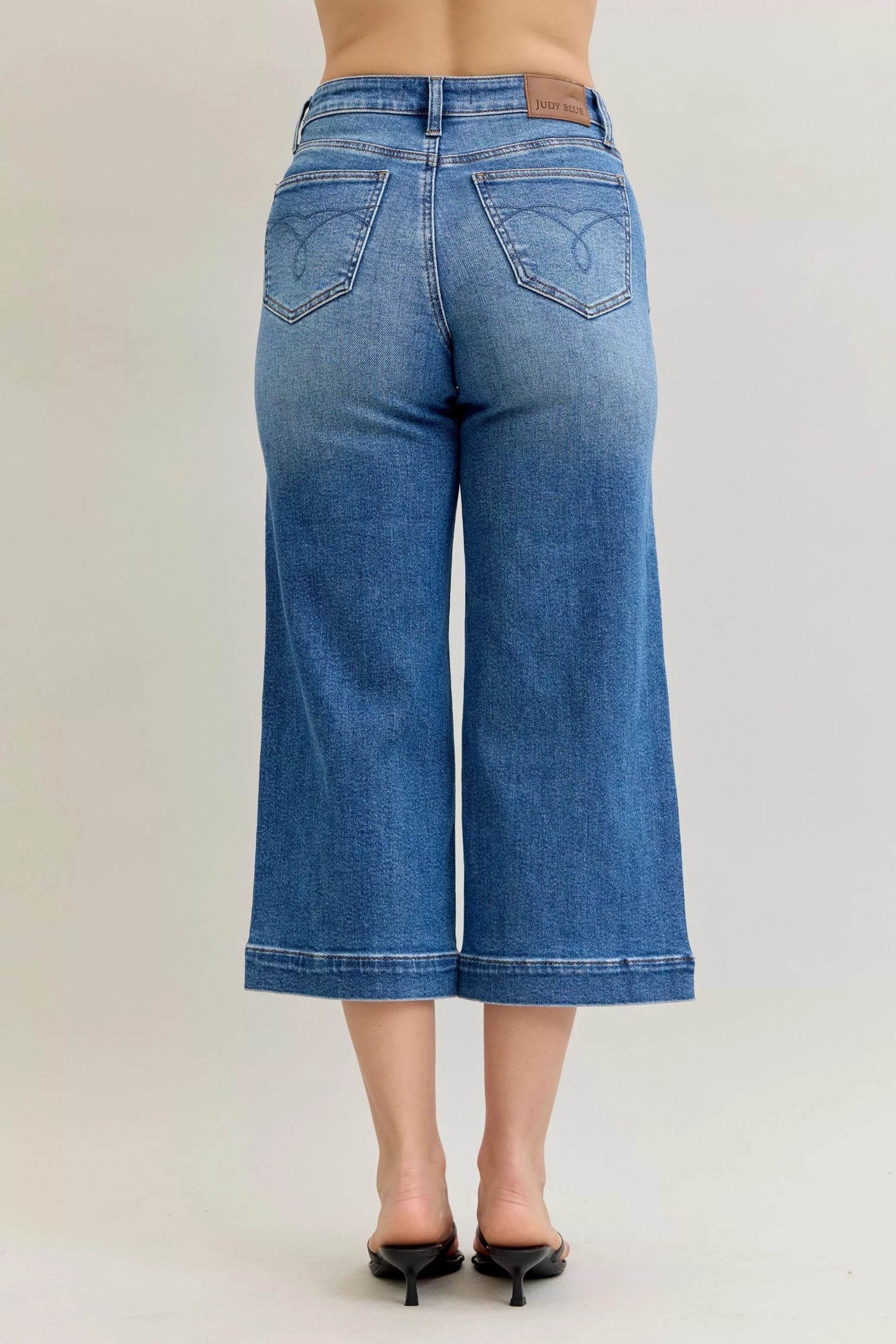 Jeans anchos cortos de tiro medio Judy Blue