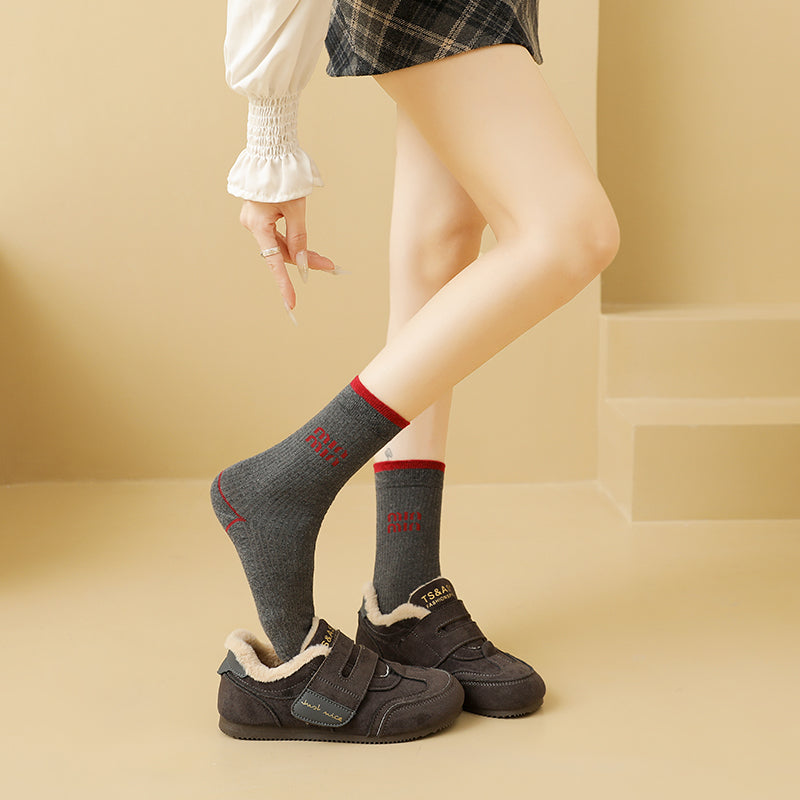 Fleece Lined Retro Sneakers Women 2026 Winter New Vintage Flat Sole Comfortable Running Shoes Fuzzy Plush Cotton Shoes