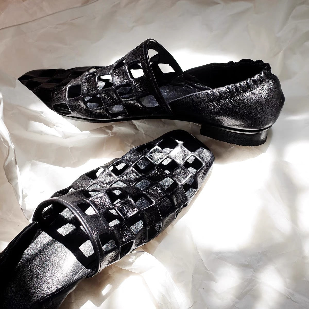 Women's Retro Flat Shoes With Hollowed-Out Pleats