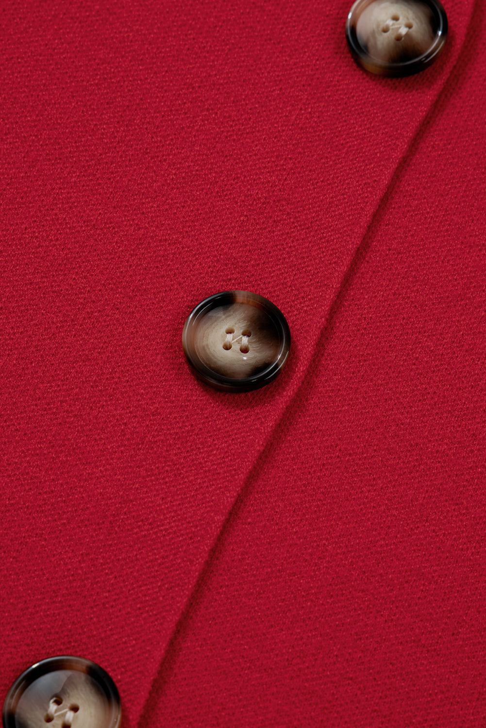 Chaqueta suelta con cuello simulado y color rojo fuego