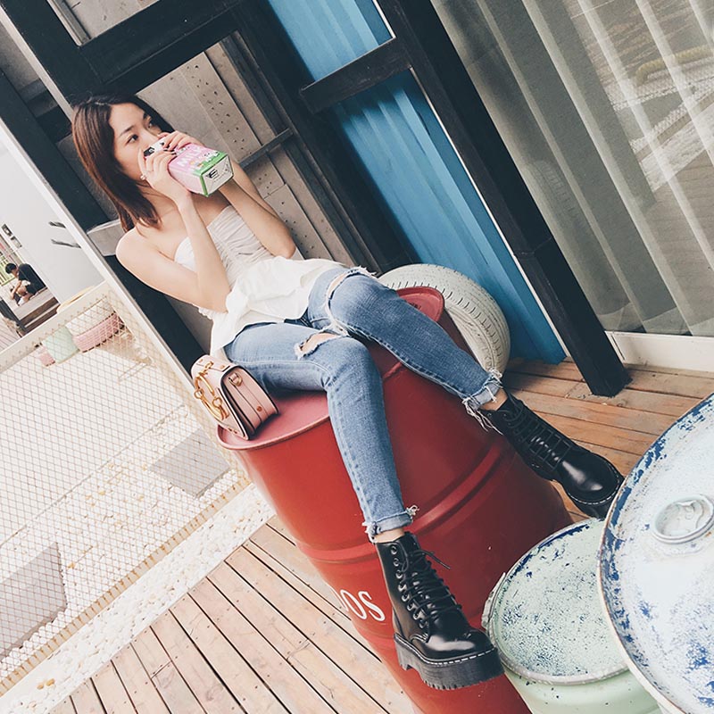 Versatile Lace-Up Platform Ankle Boots