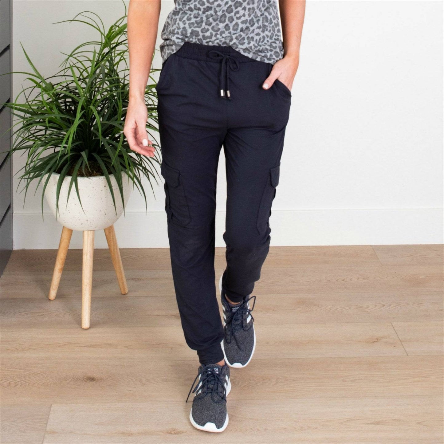Pantalón deportivo ultrasuave con bolsillo tipo cargo